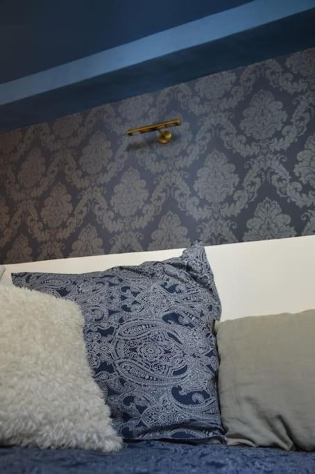 La Loge Familiale: 110M2, Place Rose Goudard, Ac リル・シュル・ラ・ソルギュ エクステリア 写真