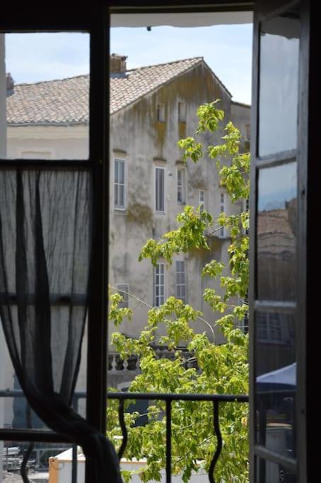 La Loge Familiale: 110M2, Place Rose Goudard, Ac リル・シュル・ラ・ソルギュ エクステリア 写真
